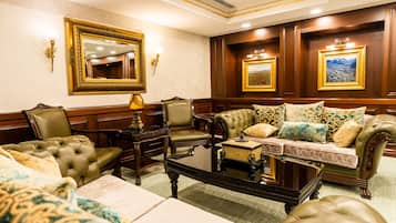 Lobby lounge