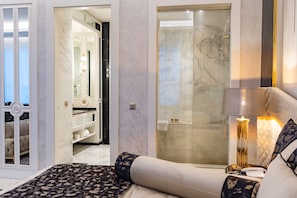 Quarto executivo | Frigobar, escrivaninha, quartos à prova de som