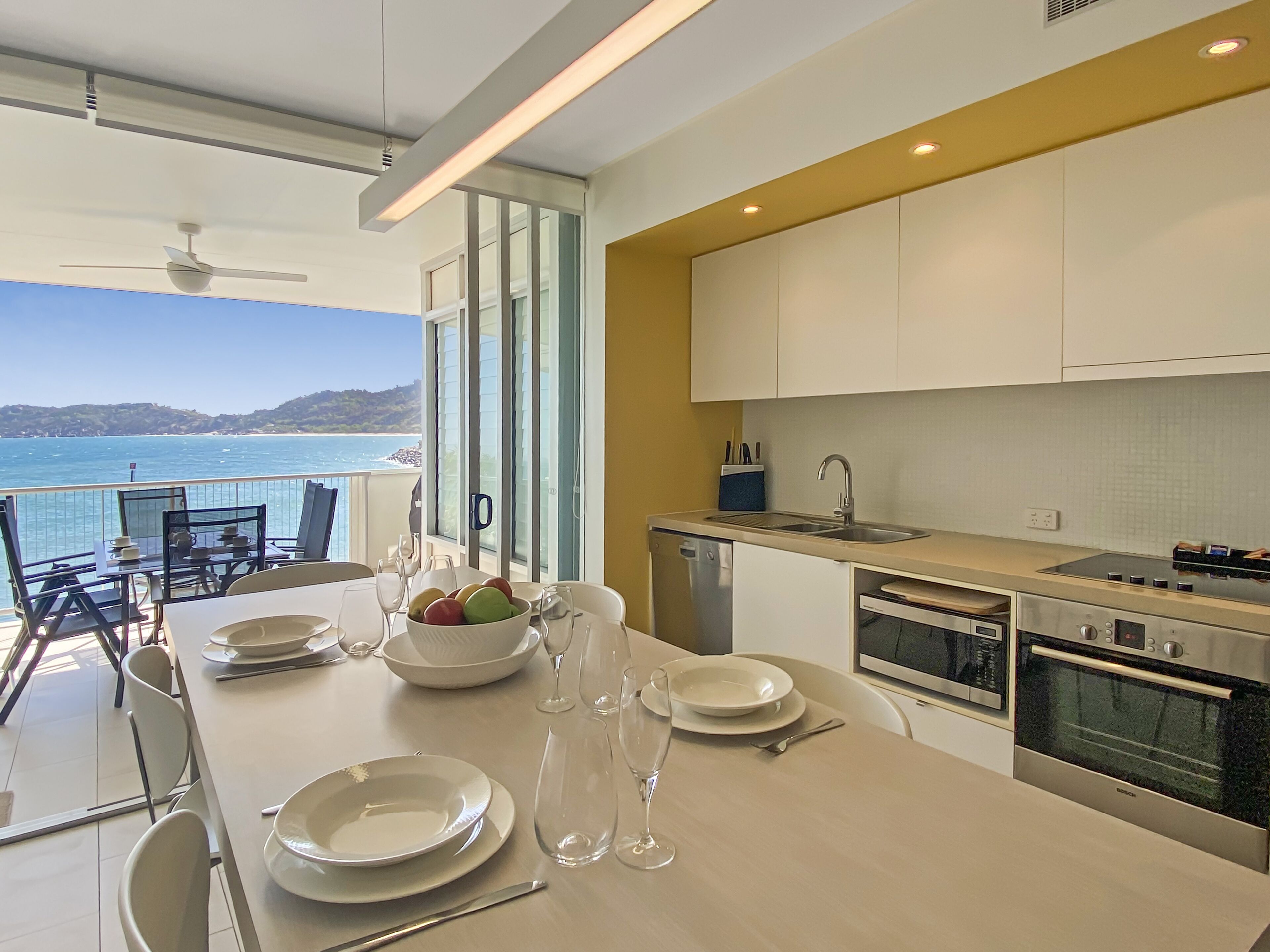 Superior Apartment, 2 Bedrooms, Pool Access, Ocean View | In-room dining