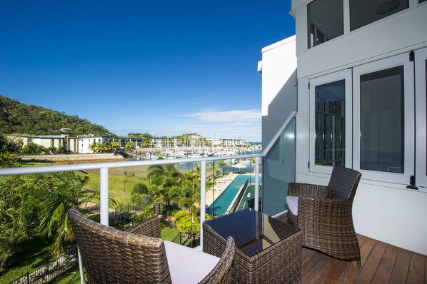 Family Townhome, 3 Bedrooms, Pool Access, Marina View | Terrace/patio