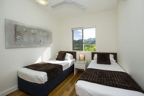 Family Townhome, 3 Bedrooms, Pool Access, Marina View | 3 bedrooms, iron/ironing board, cots/infant beds, rollaway beds - Beachside Apartment 13 (Nelly Bay)