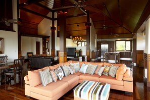 Living area - Lotus House (Horseshoe Bay)