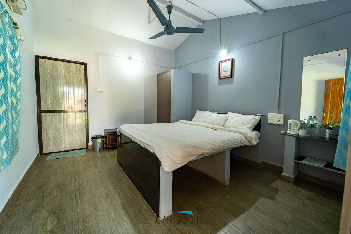 Premium bedding, minibar, individually decorated, individually furnished