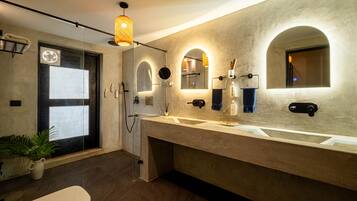 Luxury Villa | Premium bedding, minibar, individually decorated, individually furnished