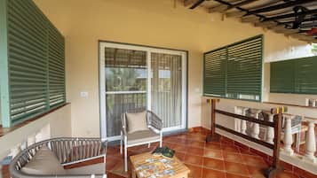 TROPICAL A/C ROOM | Premium bedding, minibar, individually decorated, individually furnished