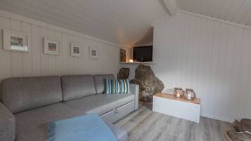 Cabin (2 bedrooms & sleeping alcove)