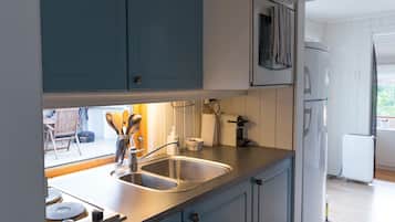 Cabaña (2 bedrooms & sleeping alcove) | Cocina privada | Refrigerador con congelador, horno, parrilla de estufa y lavavajillas