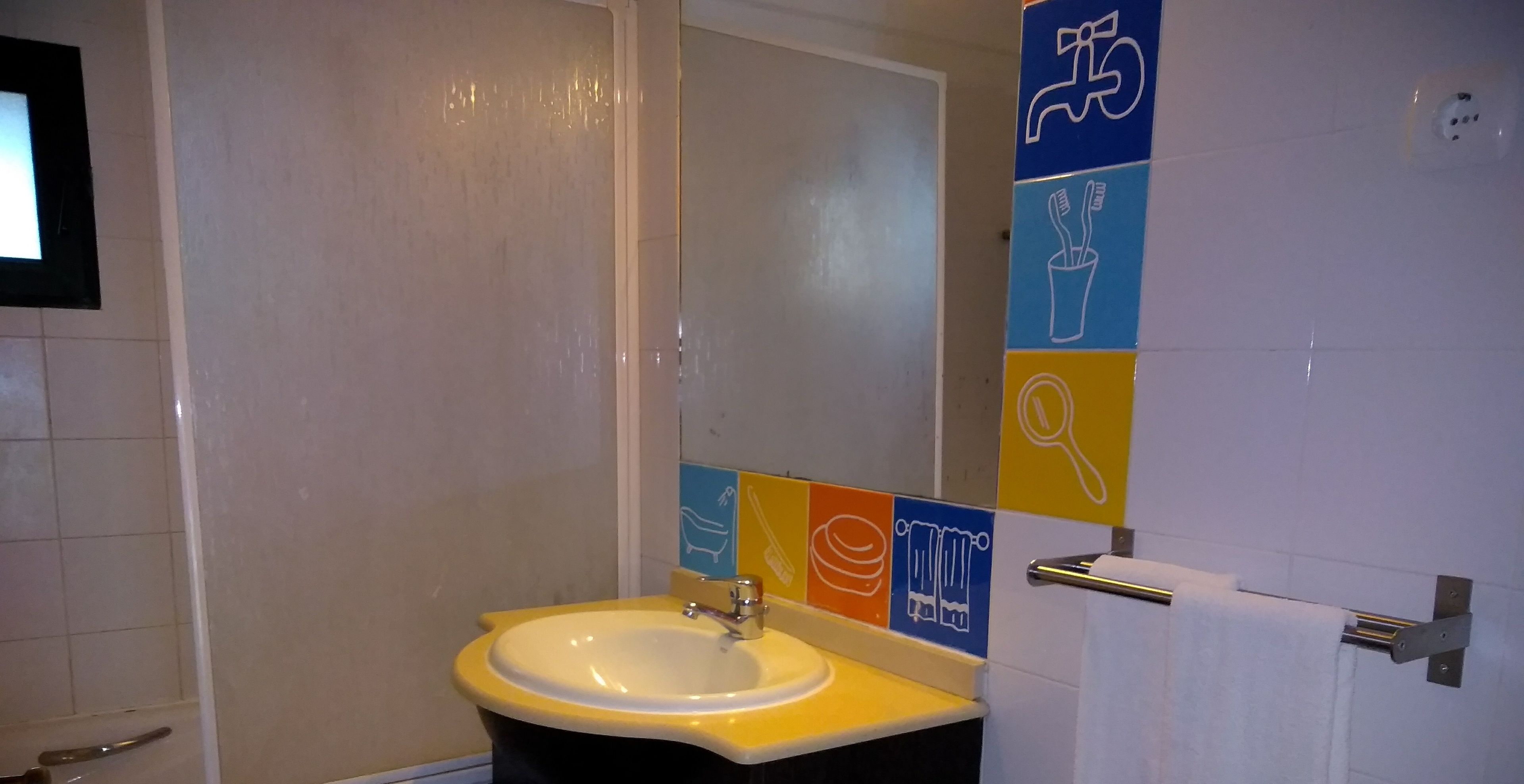 公寓, 3 間臥室, 地面層 | 浴室 | 淋浴設備、毛巾