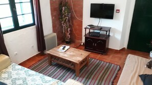 Apartemen, 3 kamar tidur, lantai dasar | Ruang keluarga | TV