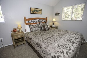 Standard Cabin, Non Smoking, Kitchen | 2 bedrooms, laptop workspace, iron/ironing board, bed sheets - Bear Mountain Retreat (Big Bear Lake)