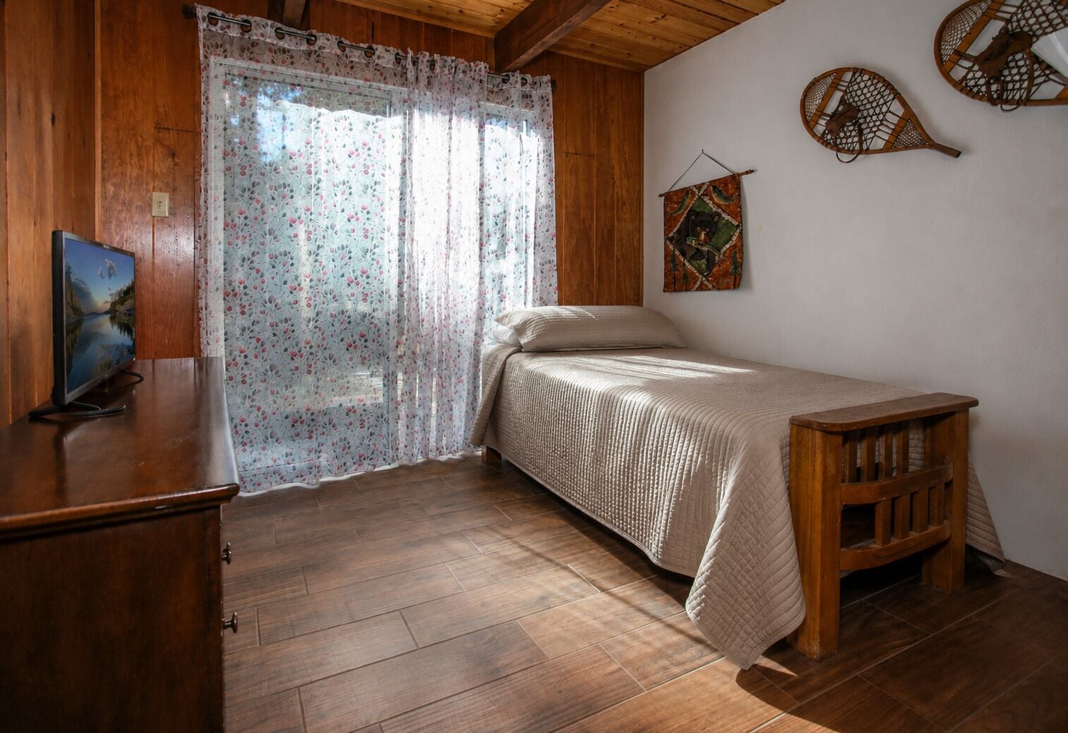 Standard Cabin, Non Smoking, Kitchen | 2 bedrooms, laptop workspace, iron/ironing board, bed sheets