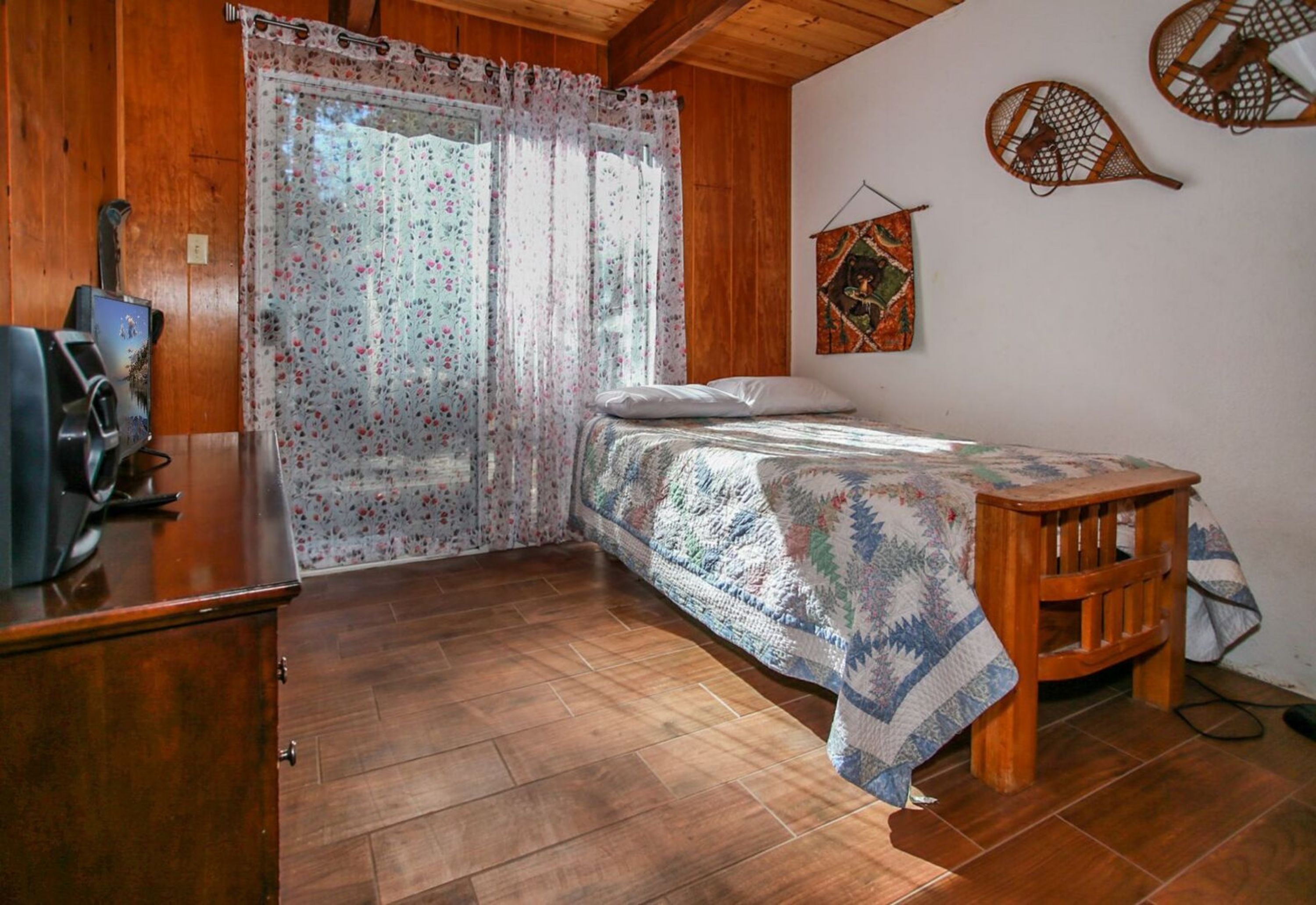 Standard Cabin, Non Smoking, Kitchen | 2 bilik tidur, ruang kerja komputer riba, seterika/papan seterika 