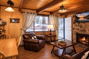 Standard Cabin, Non Smoking, Kitchen | Living area