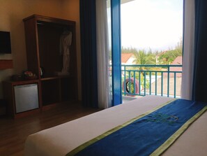 Phòng đôi Deluxe, quang cảnh hồ bơi | Bộ đồ giường cao cấp, minibar