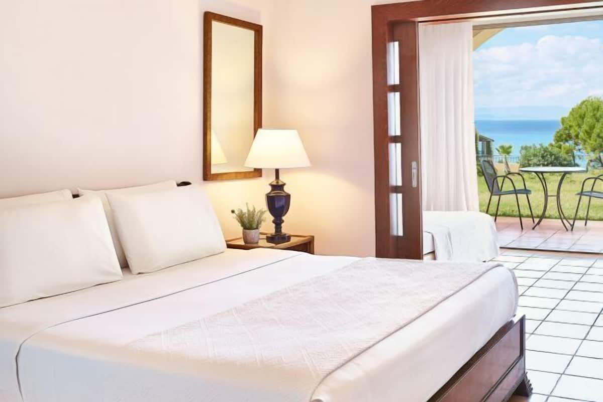 Minibar, caja fuerte, escritorio y wifi gratis