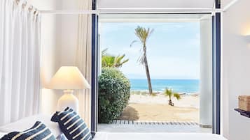 Beach Villa | Minibar, in-room safe, desk, free WiFi