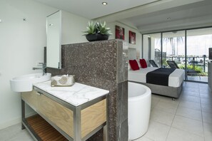 Superior Apartment, 3 Bedrooms, Private Pool, Marina View - Blue on Blue Apartment 914 (Nelly Bay)