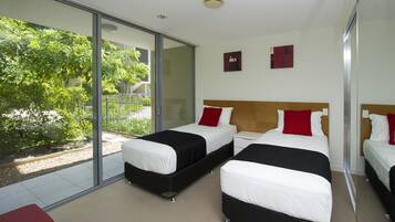 Apartemen Superior, 3 kamar tidur, kolam renang pribadi, pemandangan marina | 3 kamar tidur dan setrika/meja setrika
