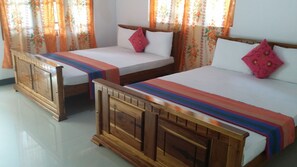 Cofres nos quartos, escrivaninha, quartos à prova de som