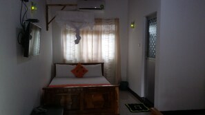 In-room safe, desk, soundproofing, free WiFi