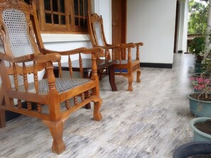 华丽四人房, 2 张大床, 吸烟房, 花园景观 | 客房内保险箱、办公桌、隔音、免费 WiFi