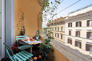 Double Room, Balcony | Premium bedding, minibar, in-room safe, individually furnished