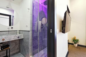 Junior Suite | Premium bedding, minibar, in-room safe, individually furnished - Relais Vittoria Colonna (Rome)