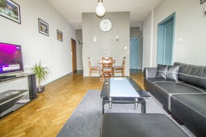 尊爵公寓, 2 間臥室, 廚房, 城市景觀 | 起居區 | 平面電視