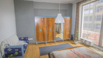 1 habitación, escritorio, tabla de planchar con plancha y wifi gratis