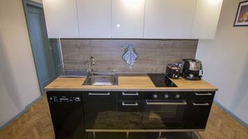 Refrigerador, microondas, cafetera expreso