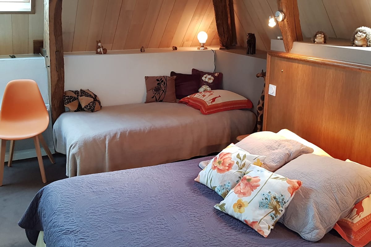 deluxe room, non smoking | premium bedding, individually decorated, individually furnished, desk