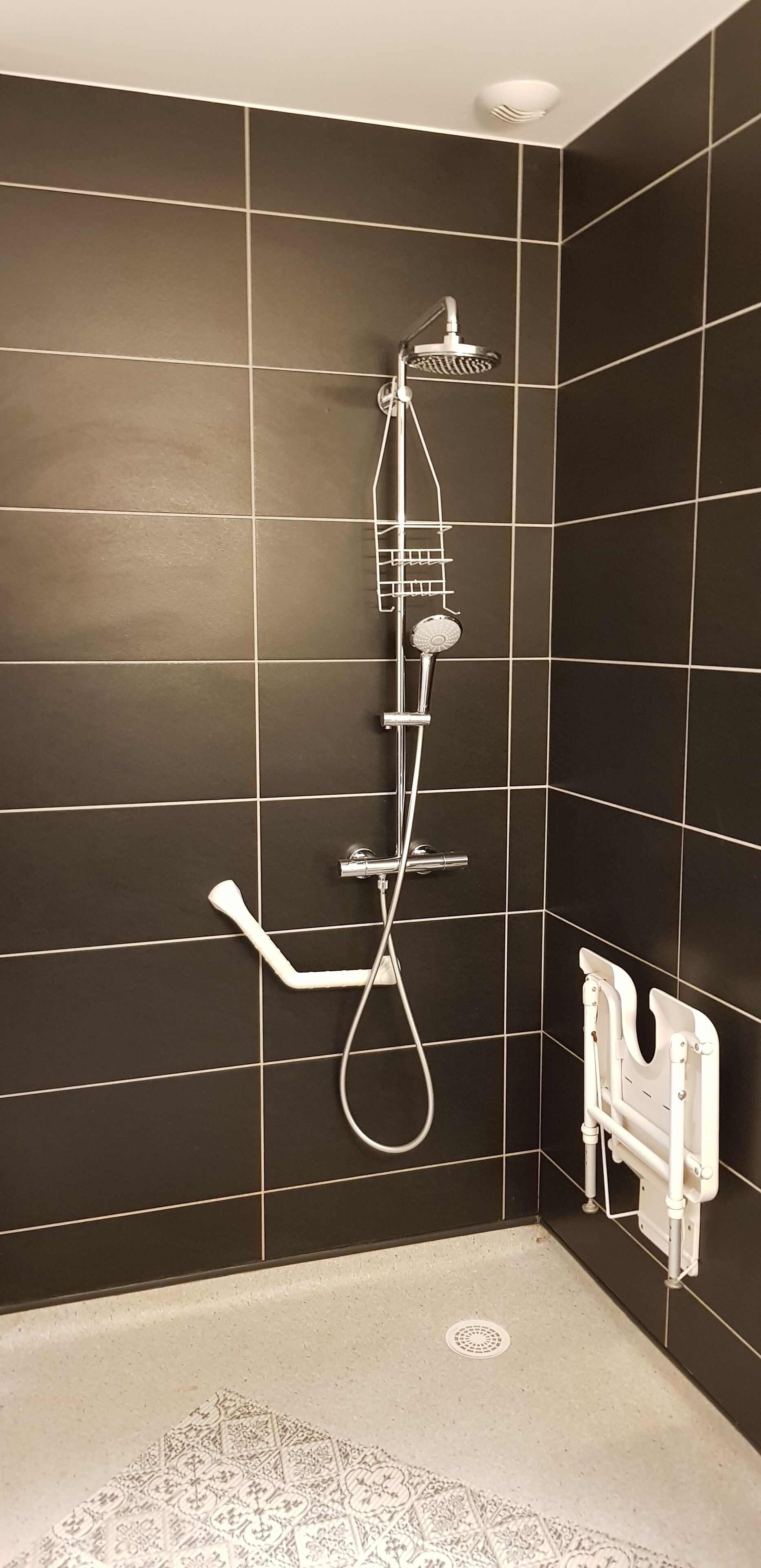 classic room, 1 double bed, non smoking | premium bedding, individually decorated, individually furnished, desk