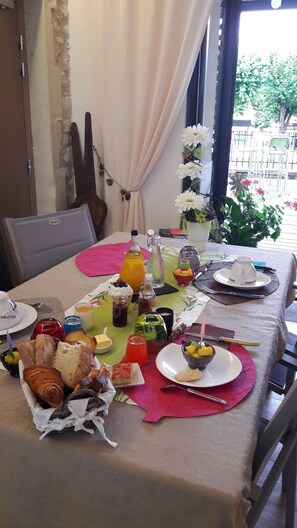 Sarapan Eropah setiap hari dengan fi 