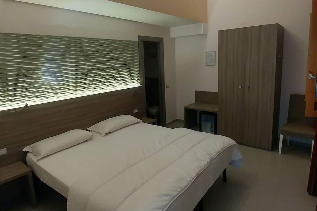 Artículos del minibar gratis y caja de seguridad en la habitación 