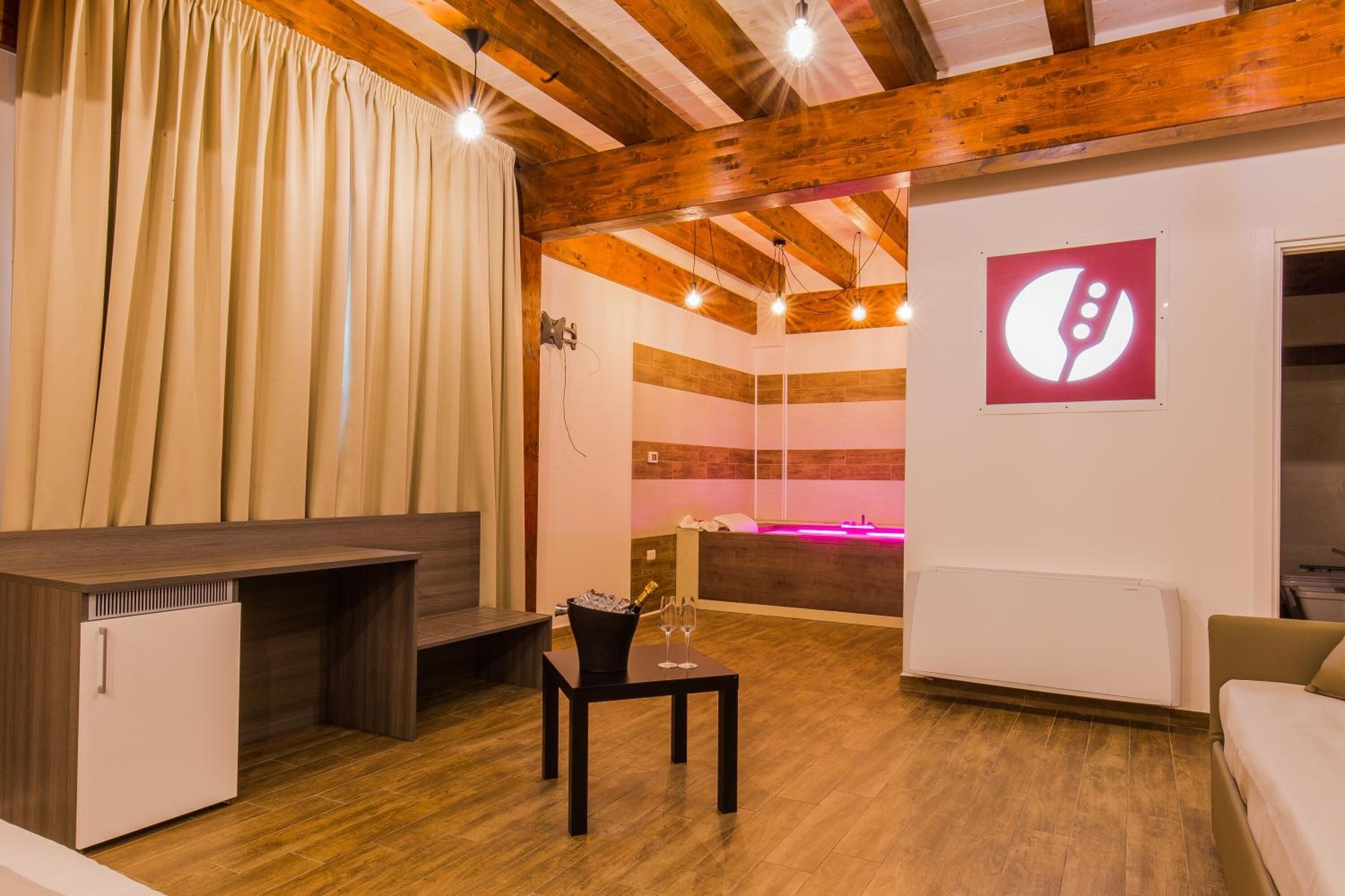 Télévision à écran plat de 32 pouces avec chaînes numériques, télévision