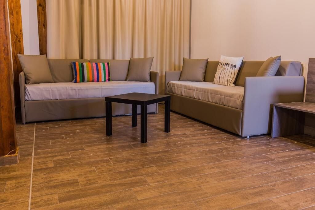 Télévision à écran plat de 32 pouces avec chaînes numériques, télévision