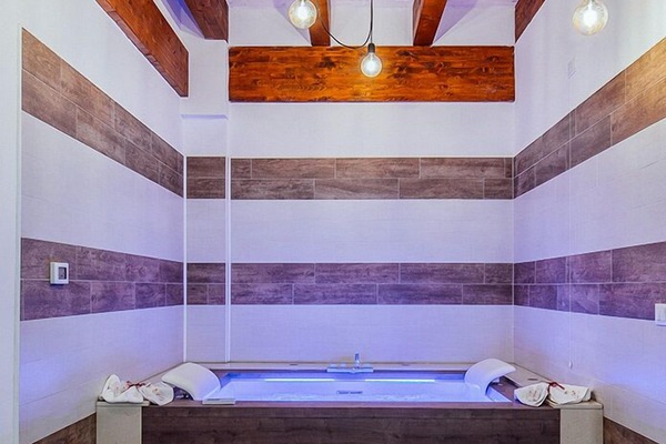 Deluxe Double or Twin Room, Jetted Tub | Jetted bathtub