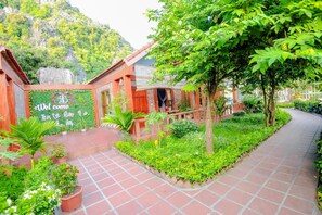 Property grounds - Tam Coc River View Homestay (Hoa Lu)