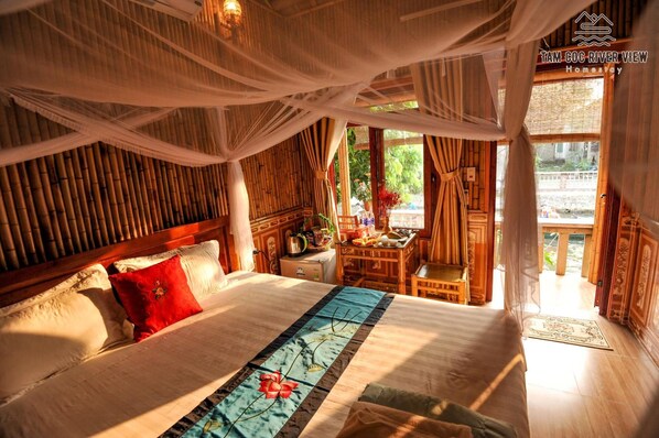 办公桌、隔音、折叠床/加床（额外收费）、免费 WiFi