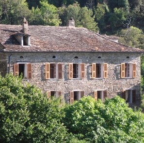 Exterior - Chambre D'Hôtes La Marlotte (Castello-di-Rostino)