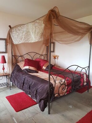 Double Room (Sultana) | Premium bedding, in-room safe, individually decorated - Chambre D'Hôtes La Marlotte (Castello-di-Rostino)