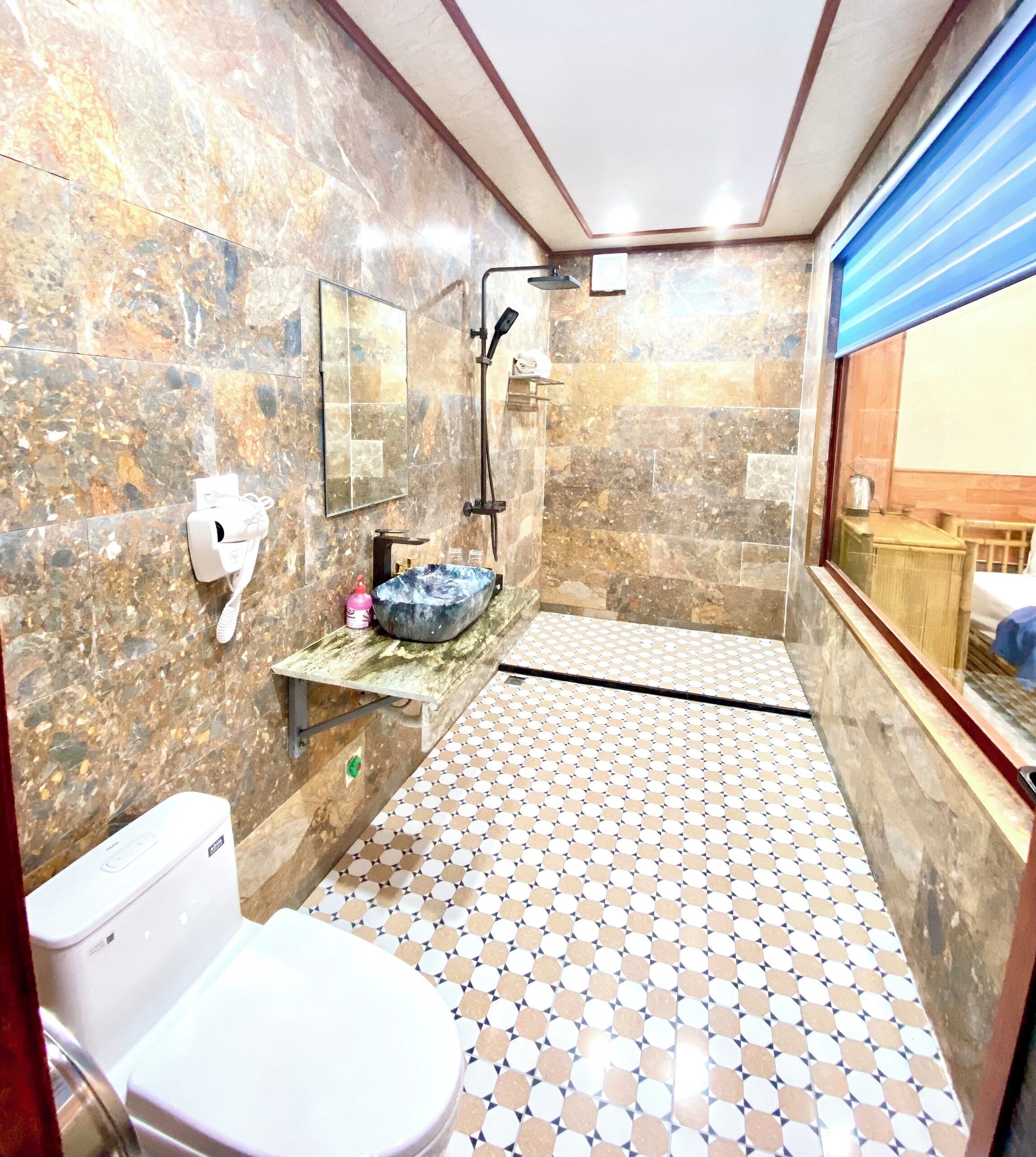 shower, free toiletries, hair dryer, slippers