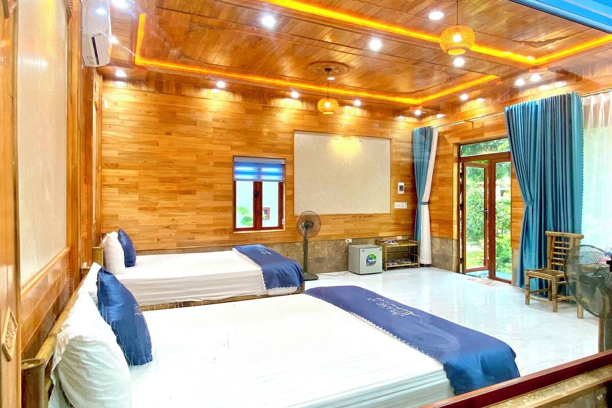 quadruple bungalow | desk, free wifi, bed sheets