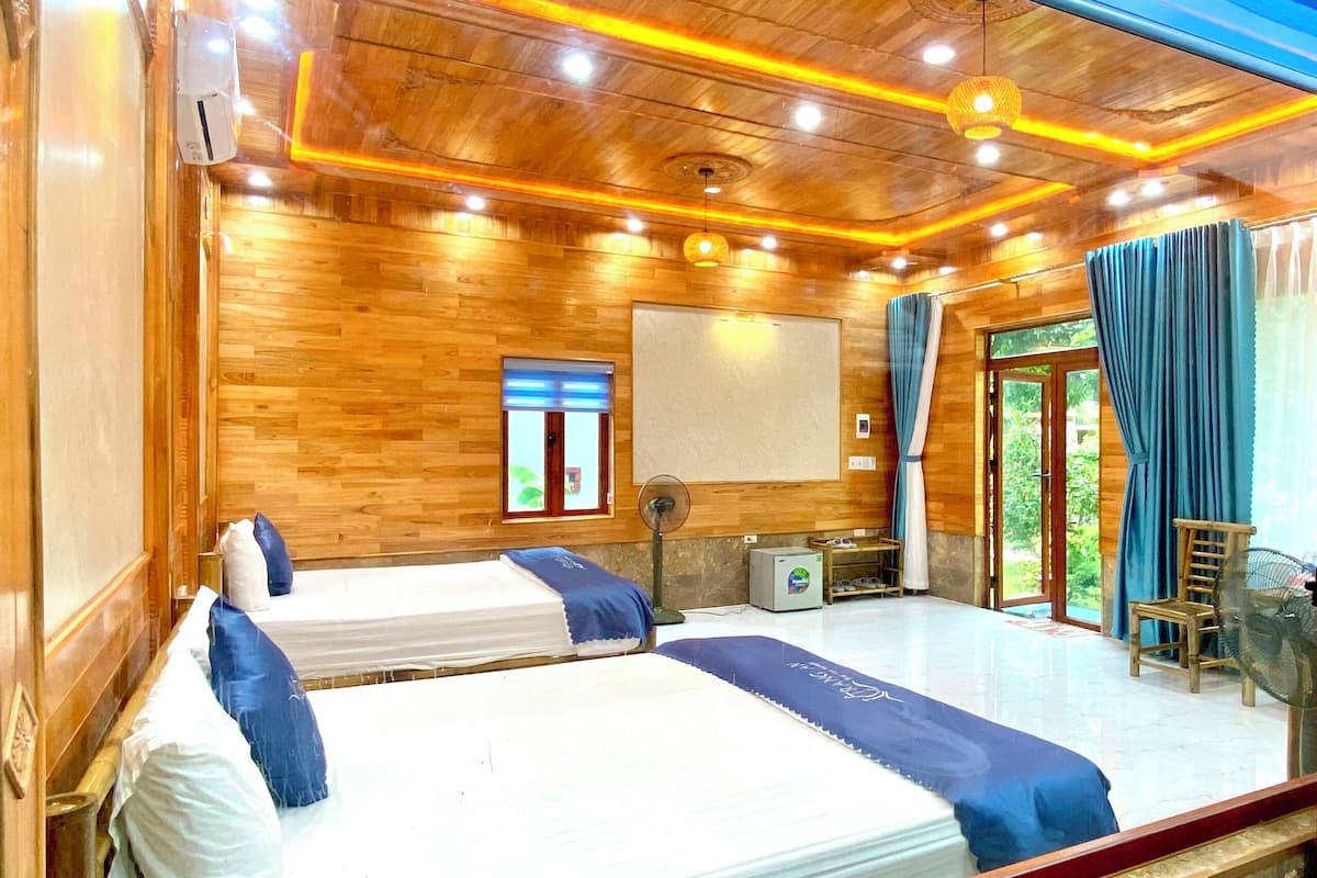 Escritorio, wifi gratis y ropa de cama