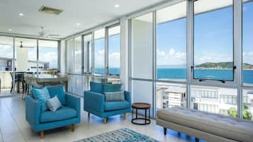 Superior Apartment, 2 Bedrooms, Pool Access, Ocean View | Living area
