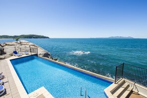 4 piscines extérieures