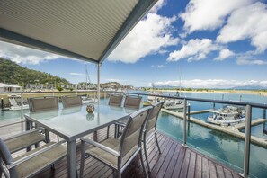 Family Townhome, 3 Bedrooms, Pool Access, Marina View | Teres/patio