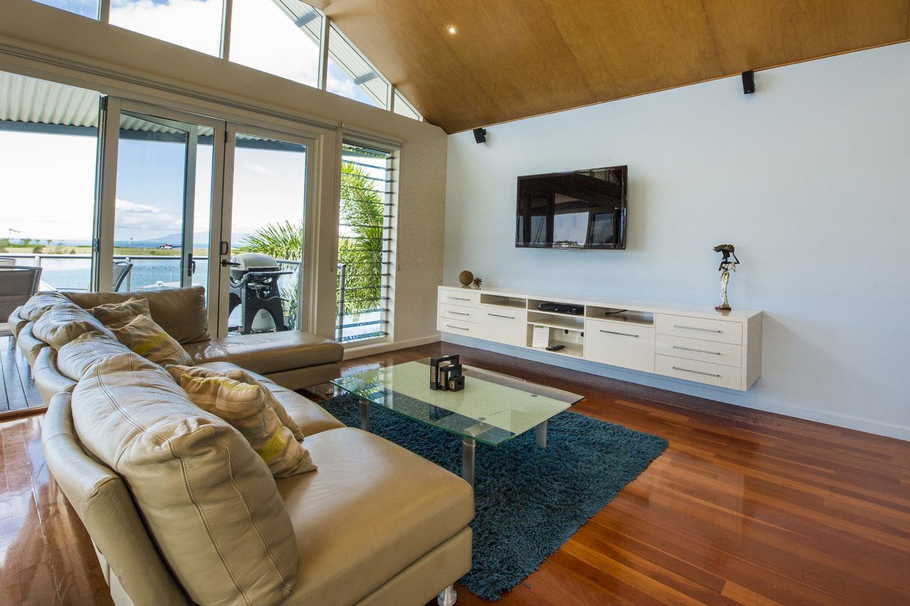 Family Townhome, 3 Bedrooms, Pool Access, Marina View | Ruang tamu | TV, pemain DVD 