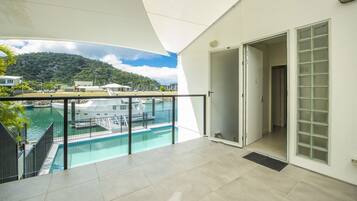 Pintu masuk properti