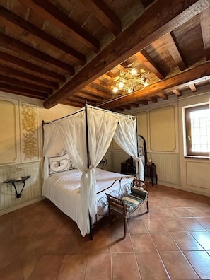 Suite | 1 Schlafzimmer, Daunenbettdecken, Minibar, individuell dekoriert
